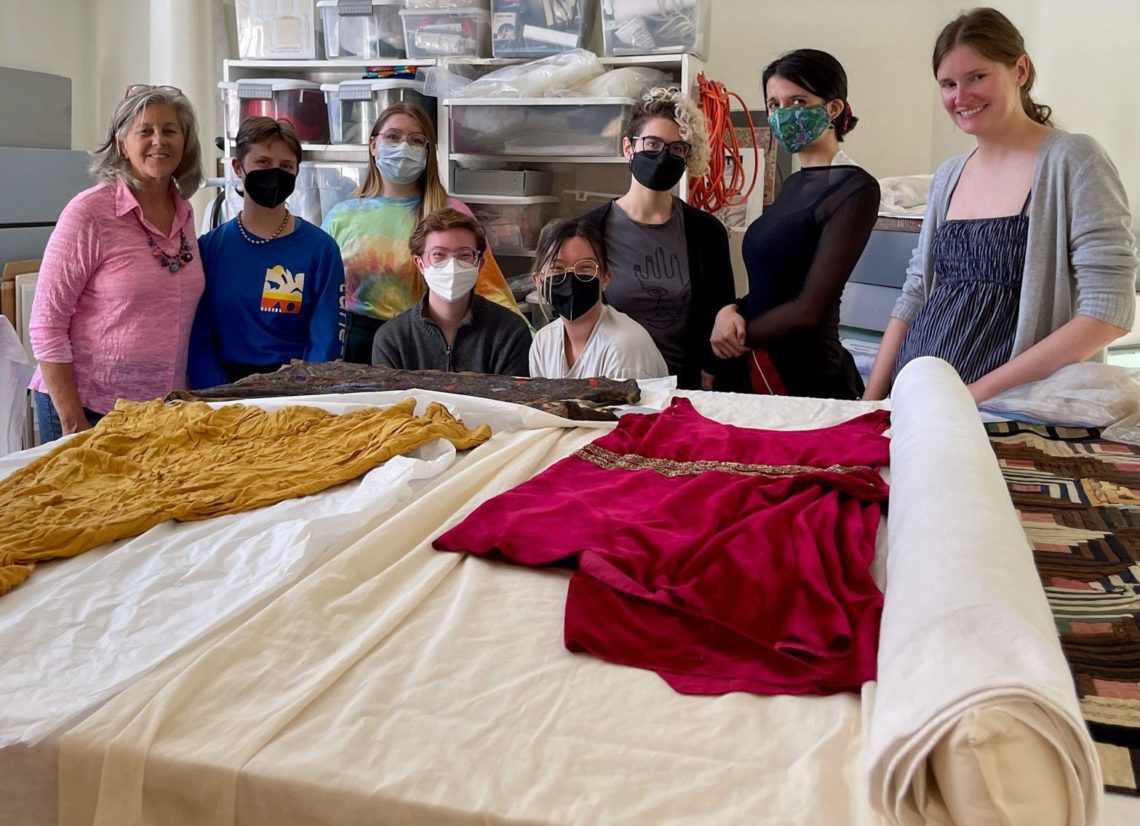 Group photo of Smith College Museum Studies students in studio